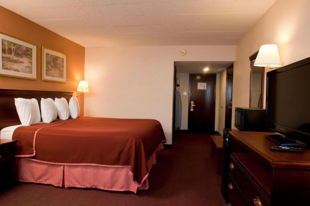 Howard Johnson By Wyndham Bartonsville/Poconos Area Exteriör bild