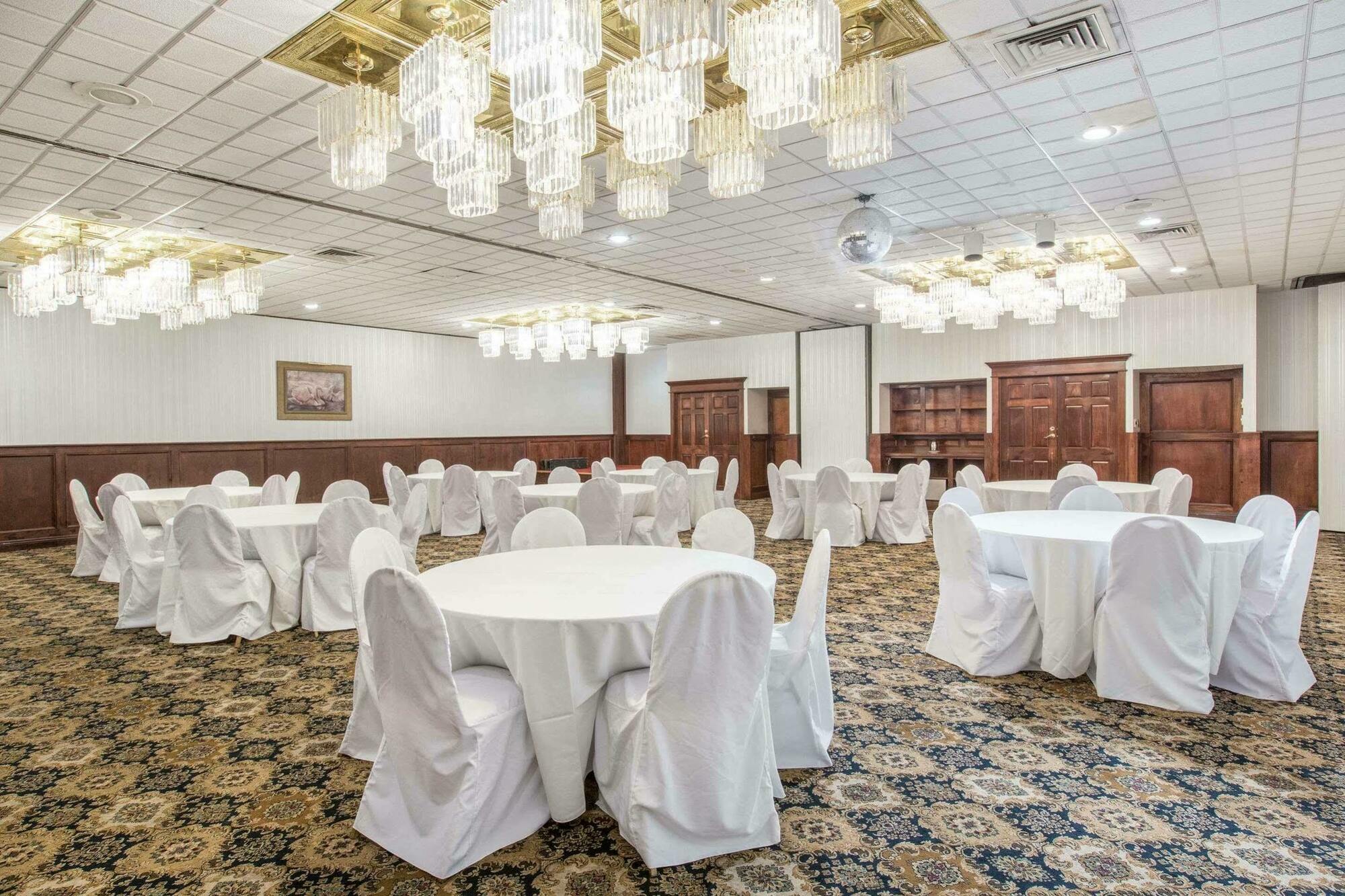 Howard Johnson By Wyndham Bartonsville/Poconos Area Exteriör bild