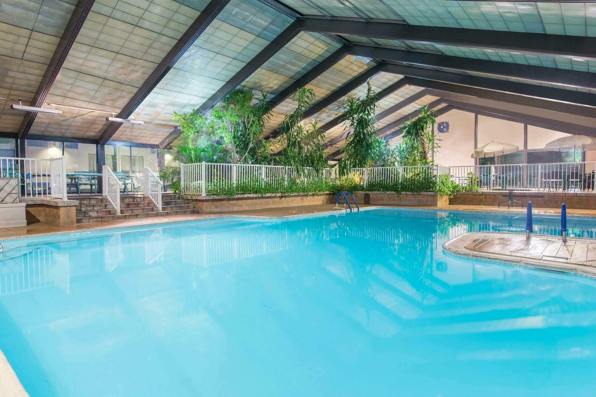 Howard Johnson By Wyndham Bartonsville/Poconos Area Exteriör bild